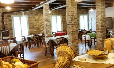 Restaurant. Agriturismo di Sordiglio