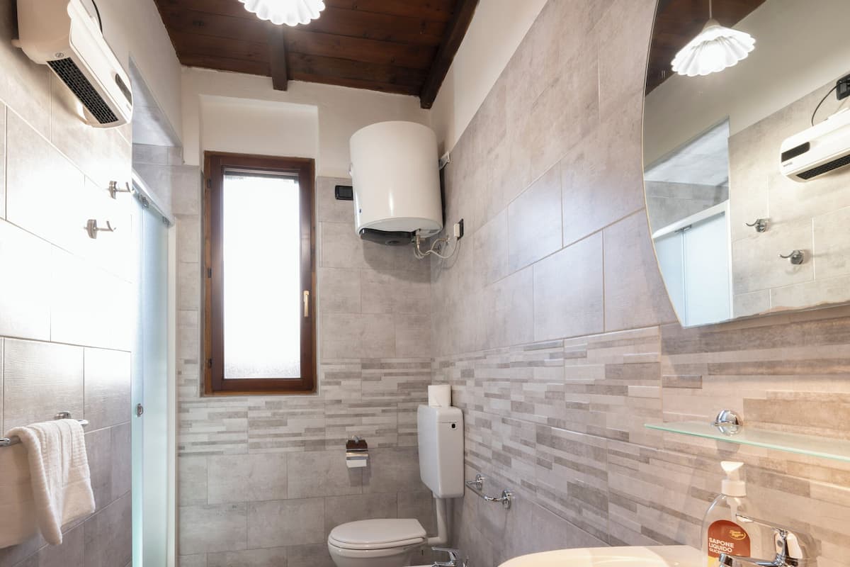 Comfort Room | Bathroom | Shower, hair dryer, bidet, towels