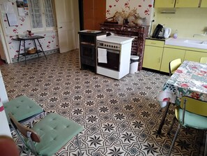 Fridge, microwave, stovetop, coffee/tea maker - Homerez - House Mailly-Maillet (Mailly-Maillet)