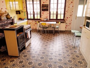 Fridge, microwave, stovetop, coffee/tea maker - Homerez - House Mailly-Maillet (Mailly-Maillet)