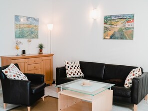 TV - Charming 4-Room Villa with Terrace & Garage - Sleeps 5, Narbonne-Plage (Narbonne-Narbonne Plage-Narbonne Plage)