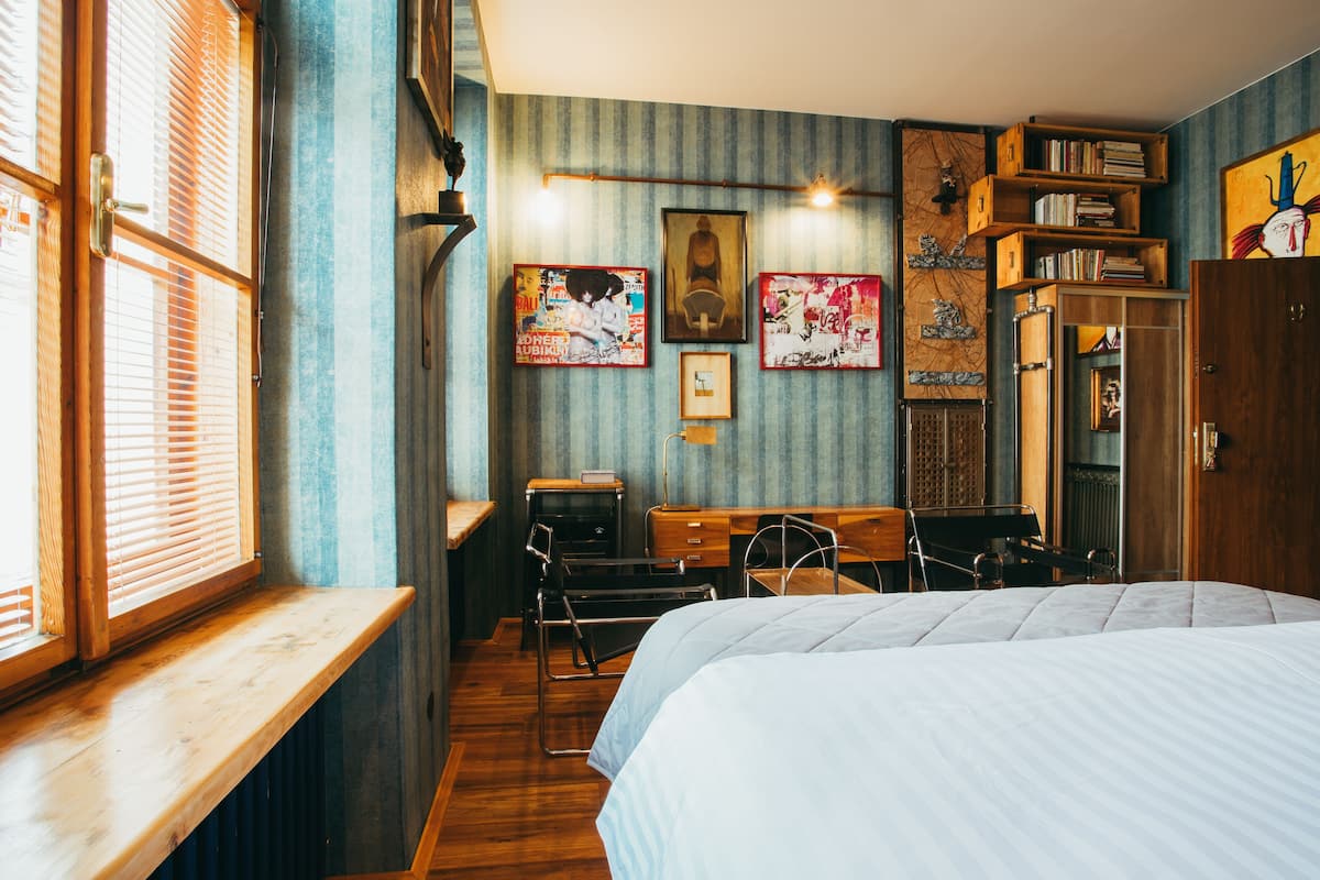 Galeria Nabis | 1 quarto, roupas de cama premium, frigobar, cofres nos quartos