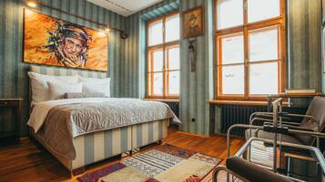 Galeria Art Deco | 1 makuuhuone, ylelliset vuodevaatteet, minibaari, tallelokero huoneessa