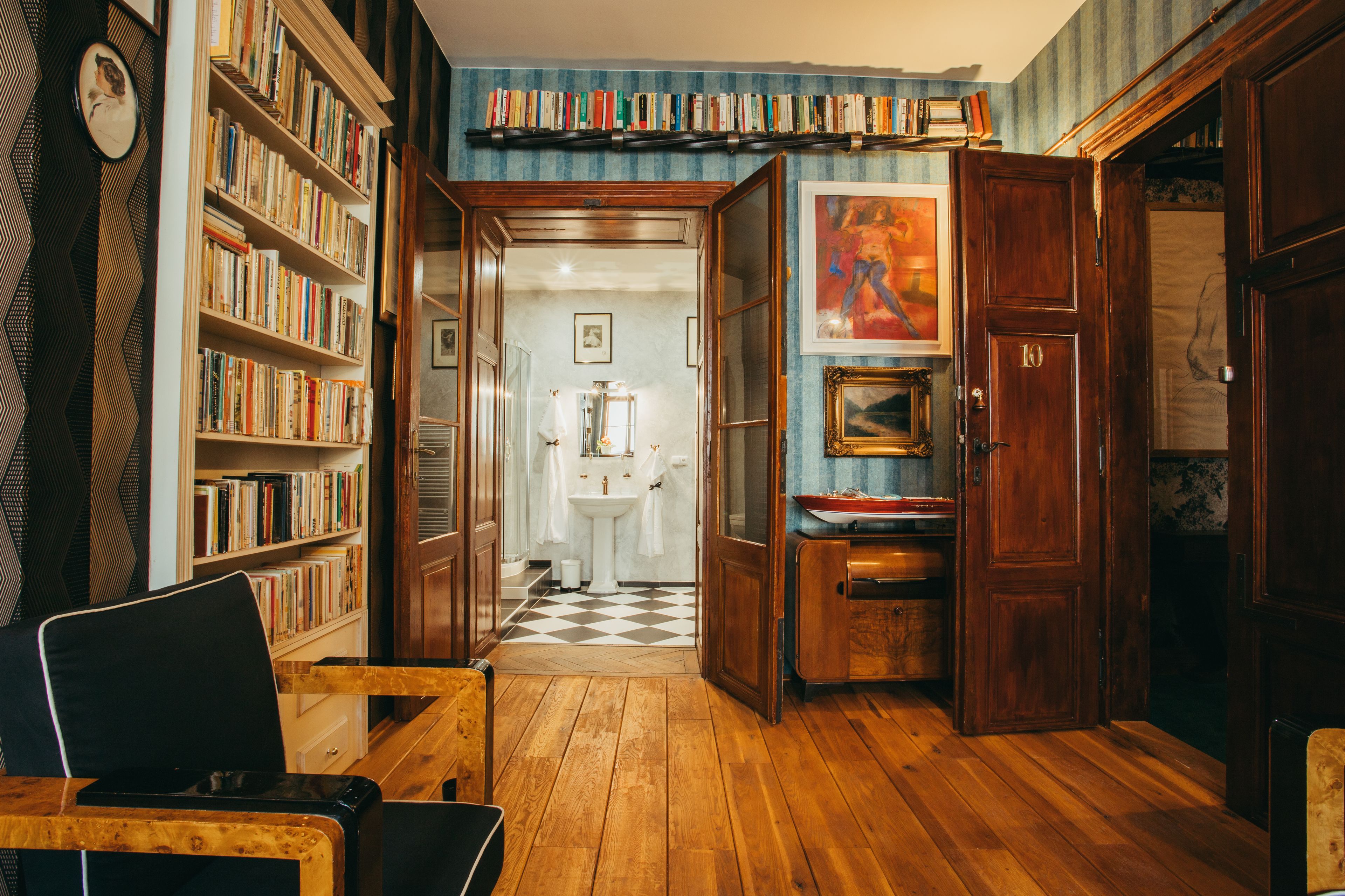 galeria moderna | premium bedding, minibar, in-room safe, individually decorated