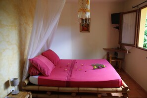 Caja de seguridad en la habitación y decoración personalizada 