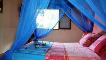 2 bedrooms, in-room safe, individually decorated, individually furnished