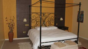 Luxury Room, 1 King Bed | Individually decorated, individually furnished, blackout drapes