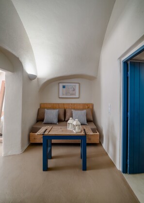 Vigila Suite, Outdoor Jacuzzi | Living room | Smart TV - Nalas Suites (Santorini)