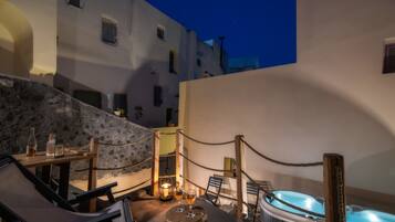 Cave House | Courtyard view