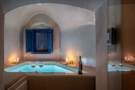 Fortezza Suite, Indoor Jacuzzi | Private spa tub. Nalas Suites