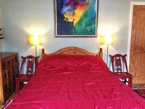 Premium bedding, individually decorated, desk, iron/ironing board