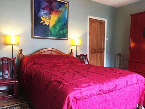 Double Room | Premium bedding, individually decorated, desk, iron/ironing board - Artist Cottage B&B (Oxford)