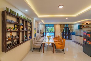 In-room dining - VIP Garden Villa and Pool (Da Nang)