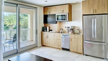 Espresso maker, coffee/tea maker, electric kettle