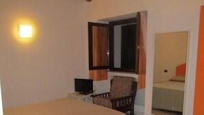 Superior Suite | Cribs (surcharge), bed sheets - Agriturismo Rocca Dei Marchesi (Sabbio Chiese)