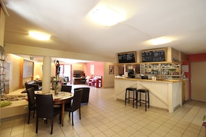 Bar (in der Unterkunft)