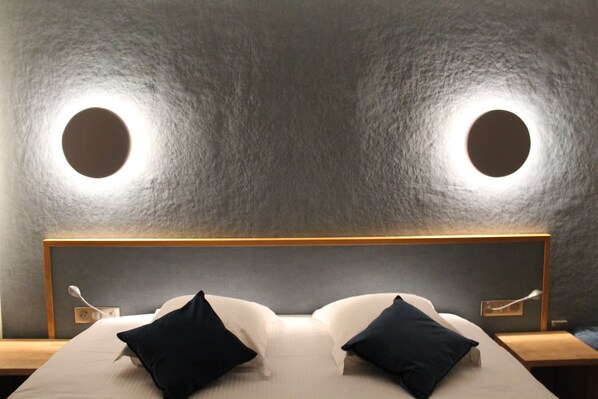 Habitación doble, 1 cama de matrimonio | Decoración individual, mobiliario individual, escritorio