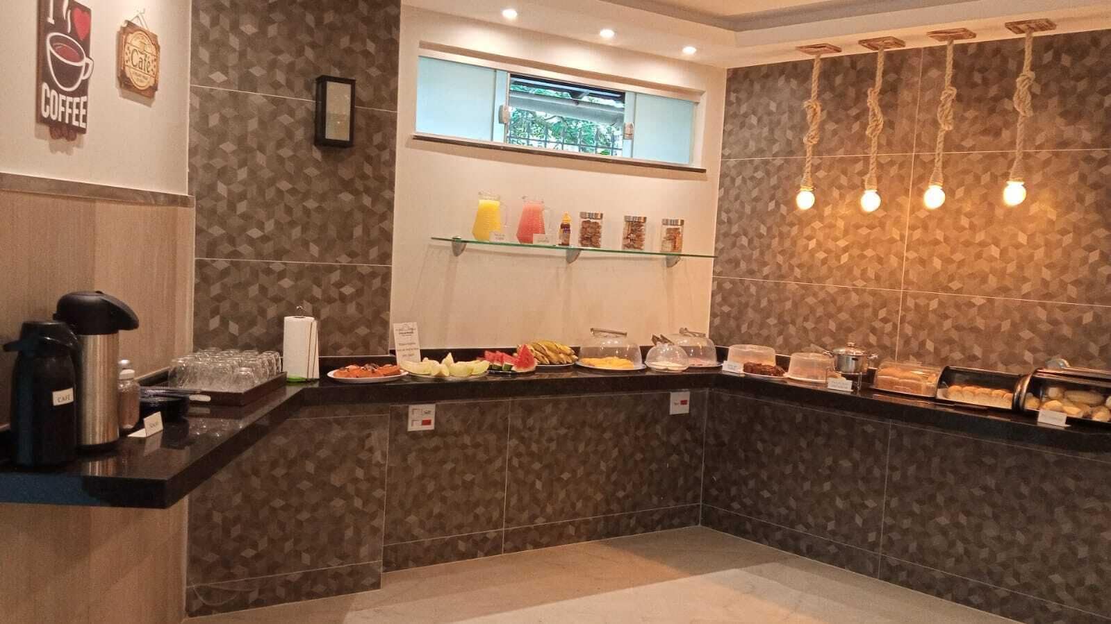 Tägliches inbegriffenes Frühstück zur Selbstbedienung