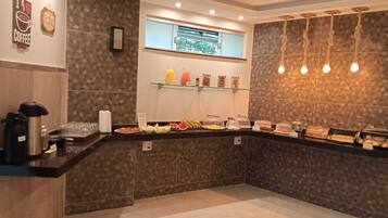 Desayuno autoservicio gratuito y diario