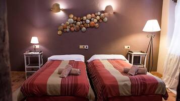 Schreibtisch, Verdunkelungsvorhänge, kostenloses WLAN, Bettwäsche