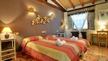 Schreibtisch, Verdunkelungsvorhänge, kostenloses WLAN, Bettwäsche