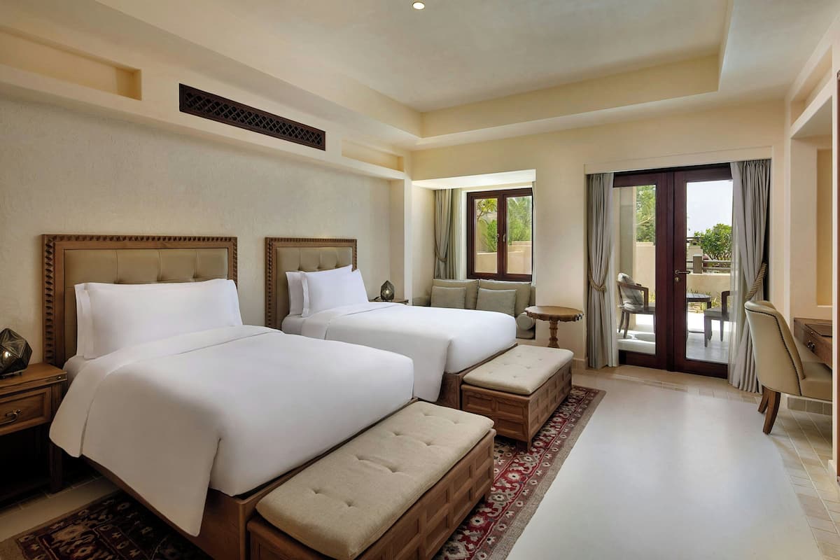 1 bedroom, Egyptian cotton sheets, premium bedding, down comforters