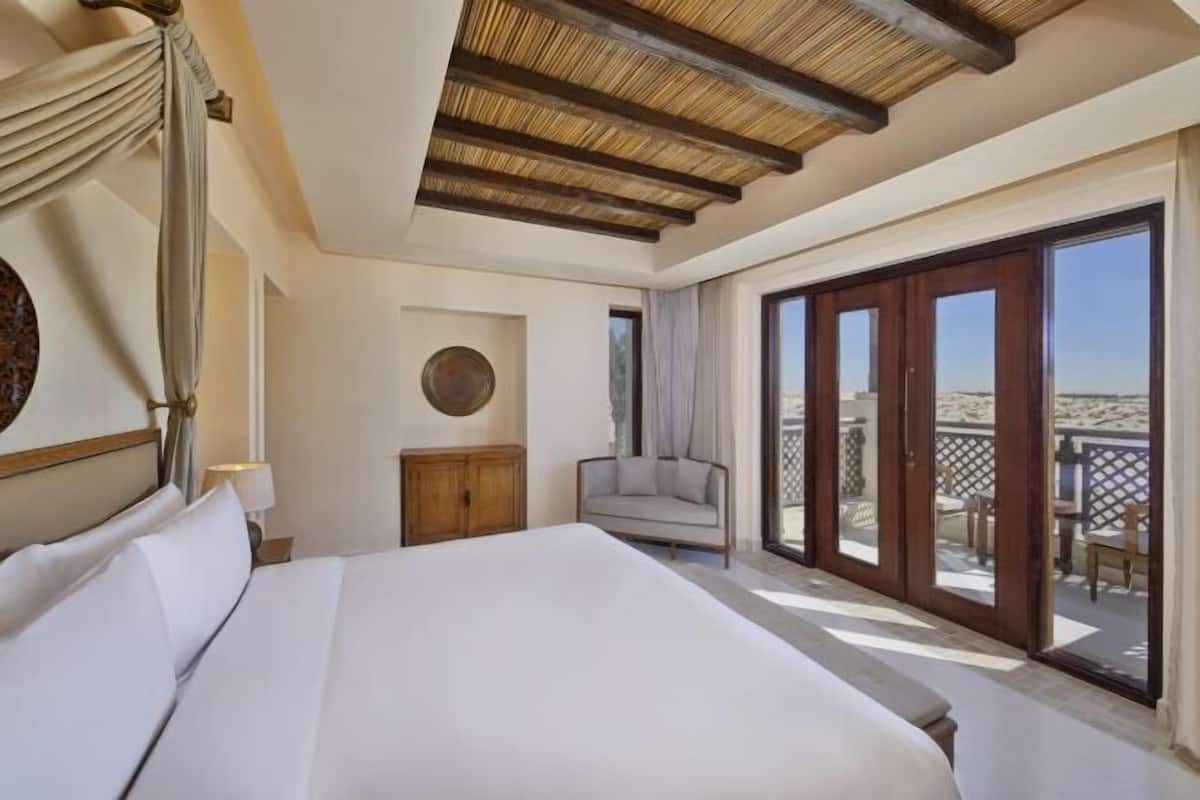 1 bedroom, Egyptian cotton sheets, premium bedding, down duvets