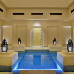 Couples treatment room(s), sauna, hot tub, steam room