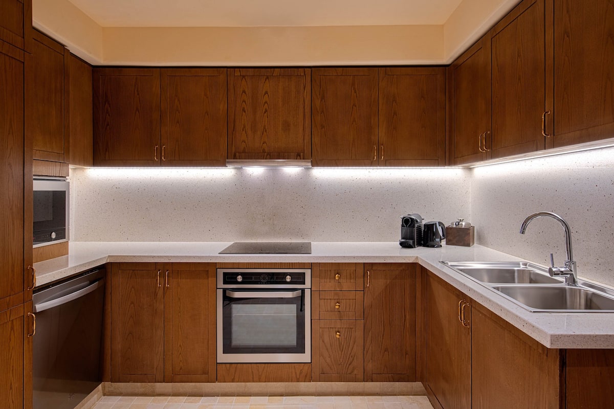 royal villa, 3 bedrooms | private kitchen | mini-fridge, espresso maker, coffee/tea maker, electric kettle