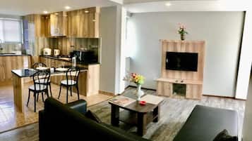 LED TV, fireplace, Netflix, DVD player