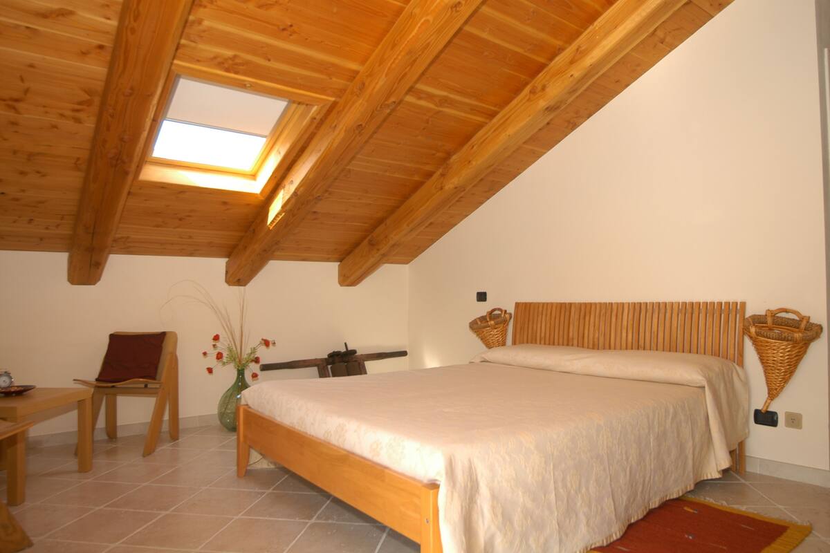Minibar, desk, free cribs/infant beds, free WiFi