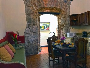 Interior entrance - Casita Santiago (Antigua Guatemala)