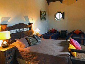 Double Room | 1 bedroom, rollaway beds, free WiFi - Casita Santiago (Antigua Guatemala)