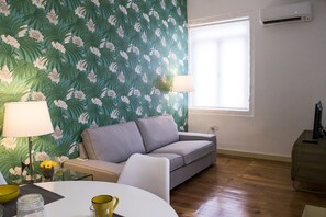Romantic Apartment, 1 Bedroom | Living room | Flat-screen TV - Unique Apartments (Porto)