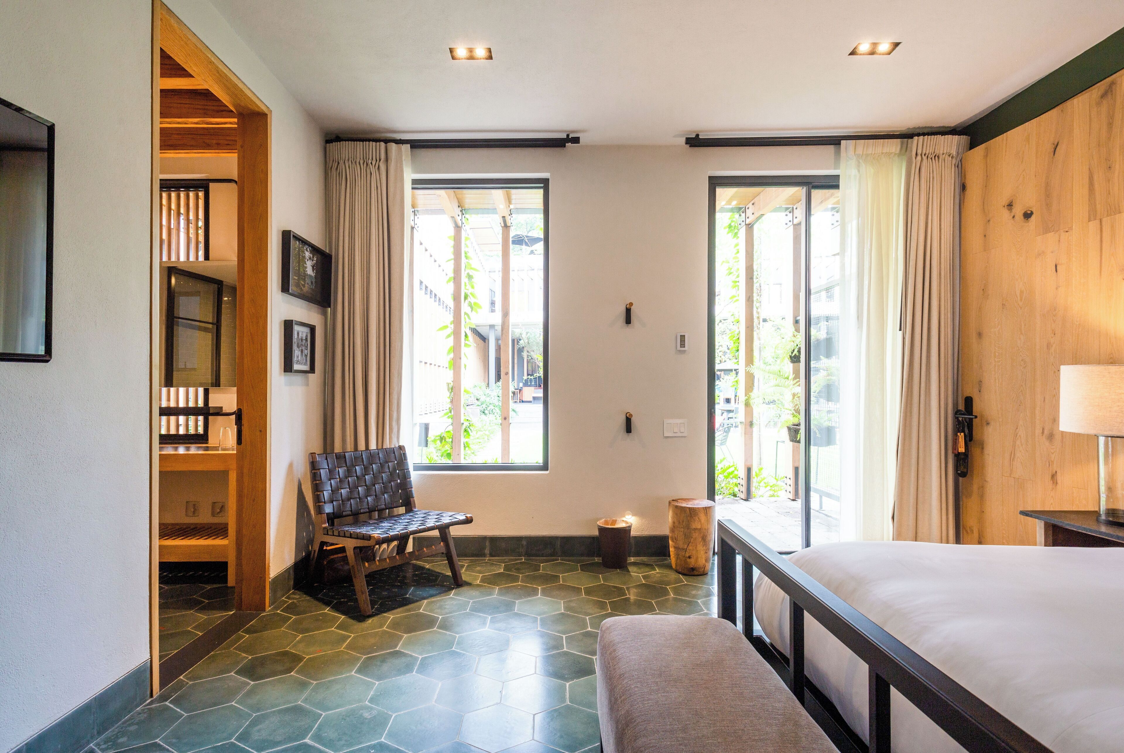 Standard Room, 1 King Bed, Ensuite | 1 bedroom, in-room safe, individually decorated, individually furnished