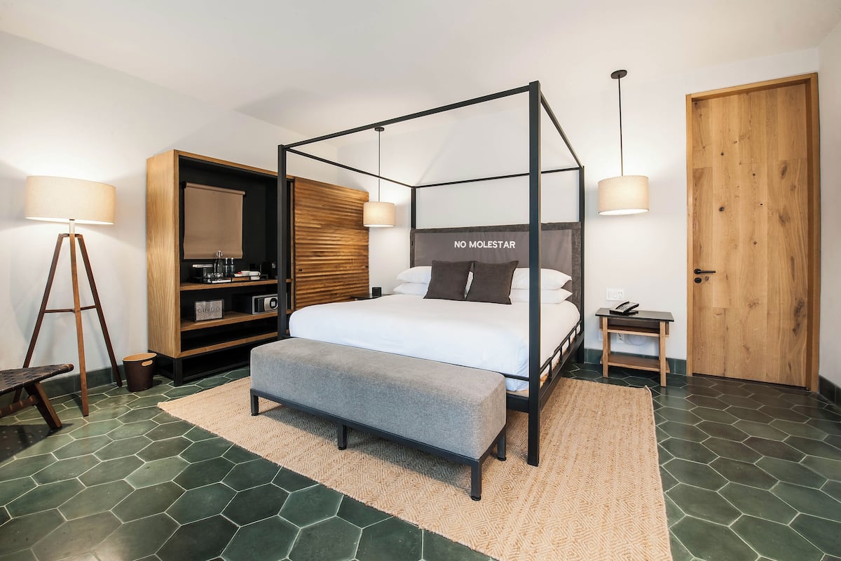 Premium Room, 1 King Bed, Ensuite | 1 bedroom, in-room safe, individually decorated, individually furnished