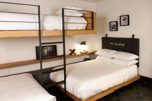 Family Room, Multiple Beds, 2 Bathrooms, Ground Floor | 1 bedroom, premium bedding, in-room safe, individually decorated - Cinco Rodavento (Valle de Bravo)