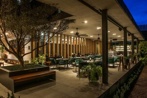 Daily cooked-to-order breakfast (MXN 350 per person)