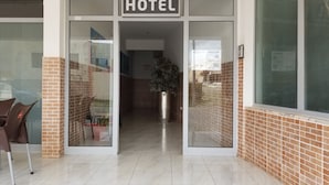 A hotel entrance with a reception desk, a potted plant, and a sign indicating the reception area. - Hotel Cachoeira Tarrafal (Tarrafal)