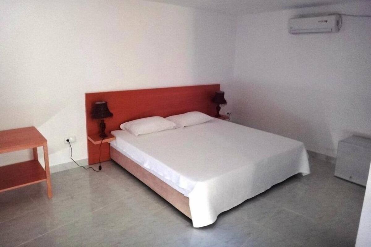 1 bedroom, iron/ironing board, rollaway beds, free WiFi