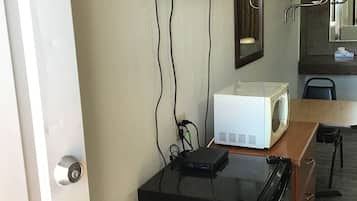 Habitació doble, 2 llits dobles, no fumadors | Sala d'estar | Televisor de pantalla plana