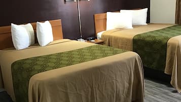 Habitación doble, 2 camas dobles, no fumadores | Escritorio, tabla de planchar con plancha, wifi gratis y ropa de cama