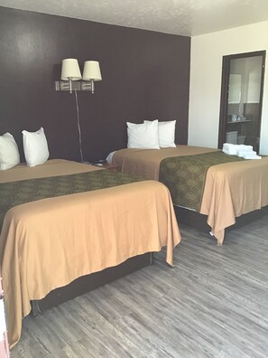 Double Room, 2 Double Beds, Non Smoking | Desk, iron/ironing board, free WiFi, bed sheets - Western Motel (Alva)