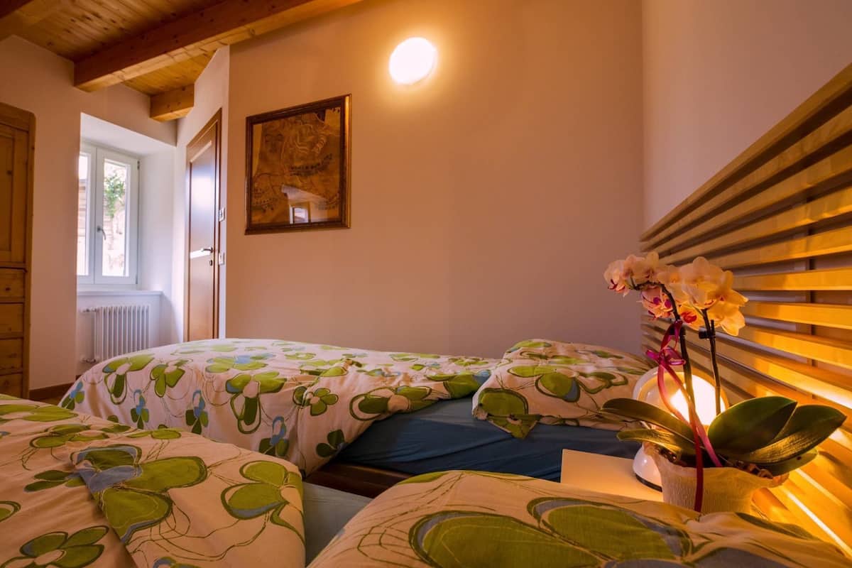Double Room, 1 Queen Bed with Sofa bed, Connecting Rooms | Desk, soundproofing, free WiFi, bed sheets