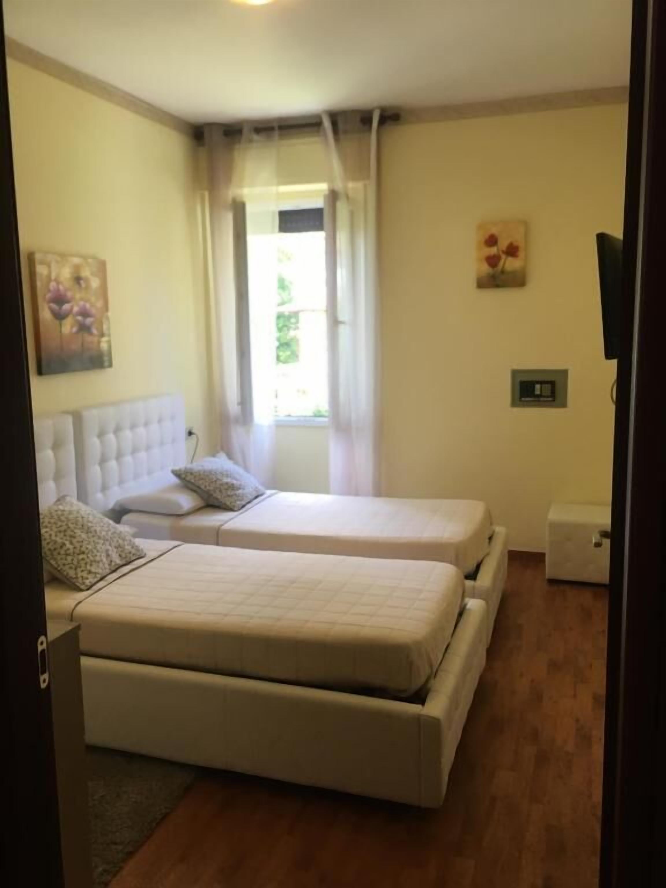 In-room safe, free WiFi, bed sheets