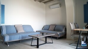 Deluxe Duplex, 3 Bedrooms, Lanai, Oceanfront (Triantaros I) | Living room | Smart TV, fireplace