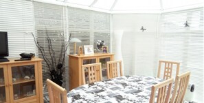 Bao gồm bữa sáng đầy đủ hàng ngày 