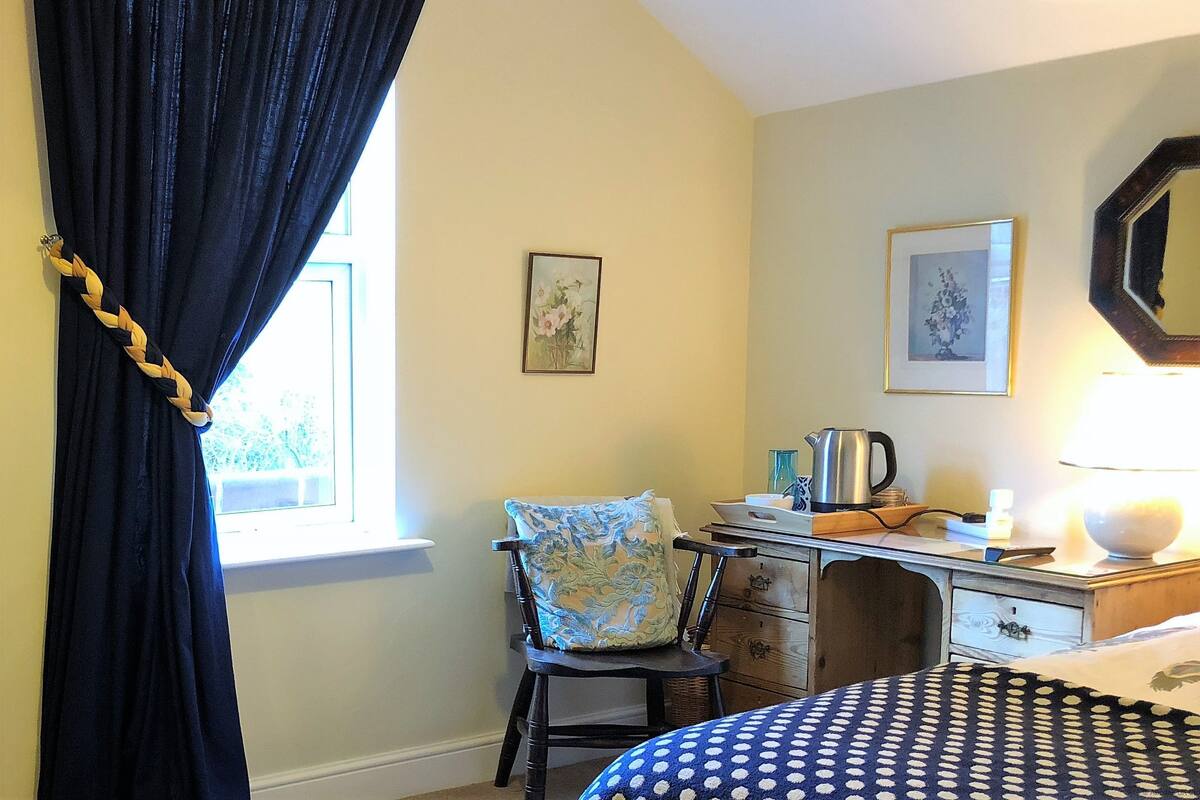 Premium bedding, desk, iron/ironing board, free WiFi
