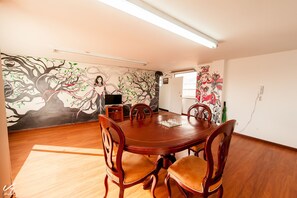 Breakfast area - North House Hostel (Bogotá)