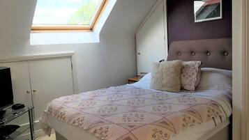 Executive Double Room, 1 Double Bed | Desk, free WiFi, bed sheets